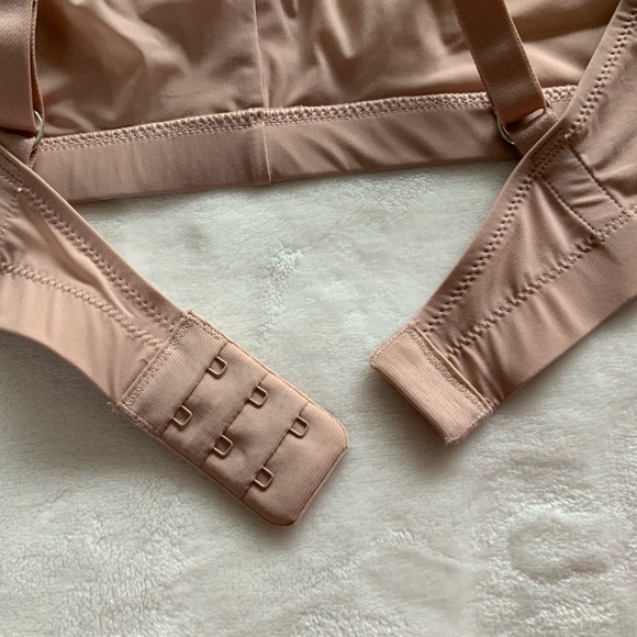 HANRO Smooth Illusion Soft Cup Bra - Picture 9 of 13